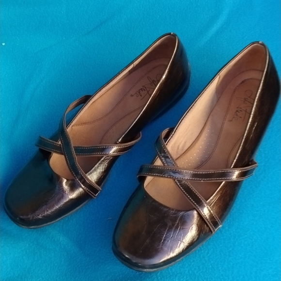 Life Stride Woman's Bronze metallic Flats Rubber Sole Size 8.5 Excel Condition - Picture 2 of 6